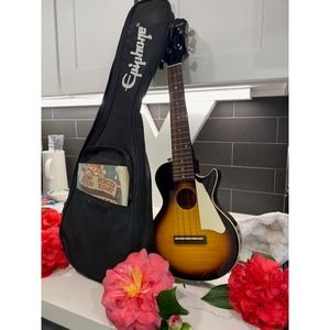 Epiphone Ukulele - Perfect Bundle! Book & Case